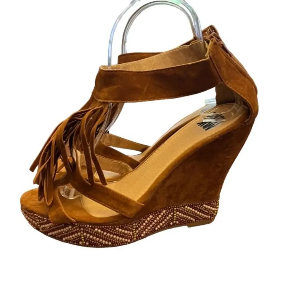 MUK LUKS Women's Faux Suede Wedge‎ Open Toe Sandal W/Fringe and Beading Size 9.5